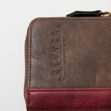 Load image into Gallery viewer, Reisalin “Ryza” Stout Model Long Wallet Atelier Ryza: Ever Darkness & the Secret Hideout The Animation