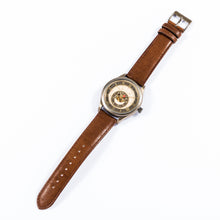 Load image into Gallery viewer, Holo Model Watch Spice and Wolf: Merchant Meets The Wise Wolf