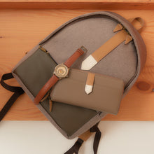 Load image into Gallery viewer, Holo Model Long Wallet Spice and Wolf: Merchant Meets The Wise Wolf