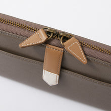 Load image into Gallery viewer, Holo Model Long Wallet Spice and Wolf: Merchant Meets The Wise Wolf