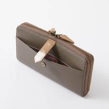 Load image into Gallery viewer, Holo Model Long Wallet Spice and Wolf: Merchant Meets The Wise Wolf
