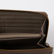 Load image into Gallery viewer, Holo Model Long Wallet Spice and Wolf: Merchant Meets The Wise Wolf