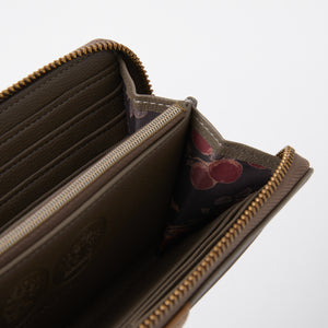 Holo Model Long Wallet Spice and Wolf: Merchant Meets The Wise Wolf