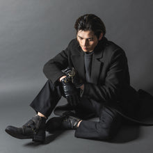 Load image into Gallery viewer, Hunter Model Gloves Bloodborne