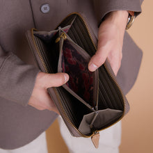 Load image into Gallery viewer, Holo Model Long Wallet Spice and Wolf: Merchant Meets The Wise Wolf