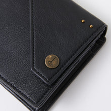 Load image into Gallery viewer, Hunter Model Bi-fold Wallet Bloodborne