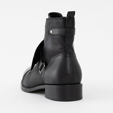 Load image into Gallery viewer, Guts Model Boots Berserk