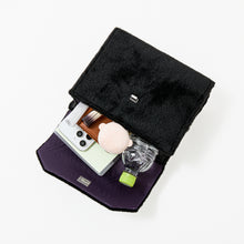 Load image into Gallery viewer, Fluffy Black Fan de Bag
