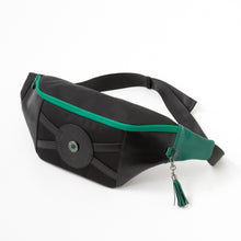 Load image into Gallery viewer, Melinoë Model Crossbody Bag Hades II
