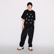 Load image into Gallery viewer, Emotes Model T-Shirt MECCHA CHAMELEON
