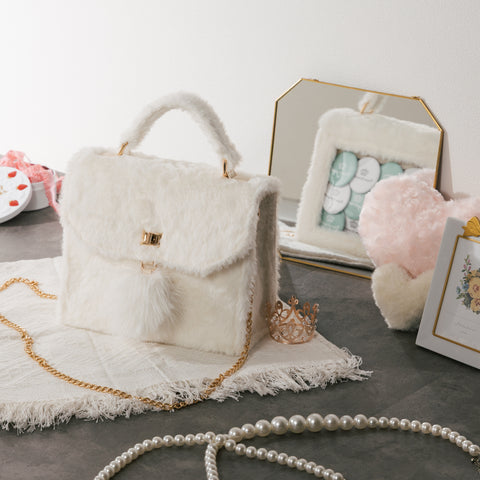 Fluffy White Fan de Bag