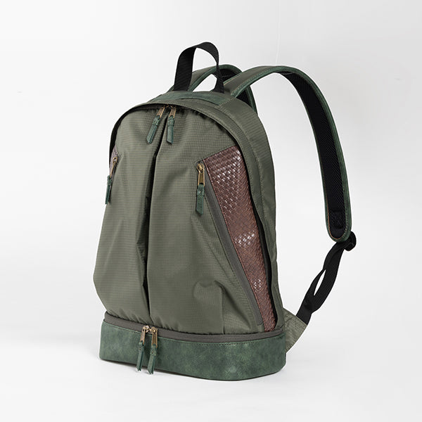 Nissa Revane Model Backpack Magic: The Gathering